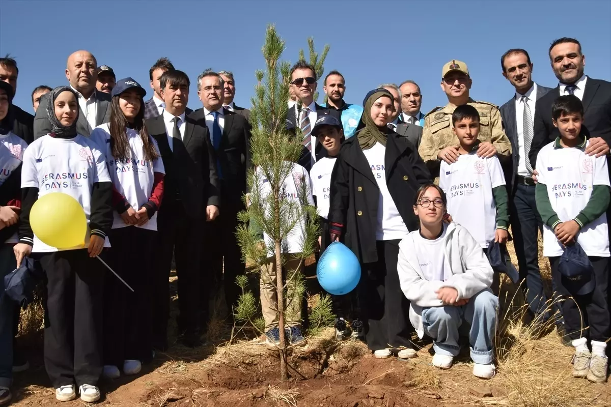 Bitlis’te Fidan Dikme Şenliği