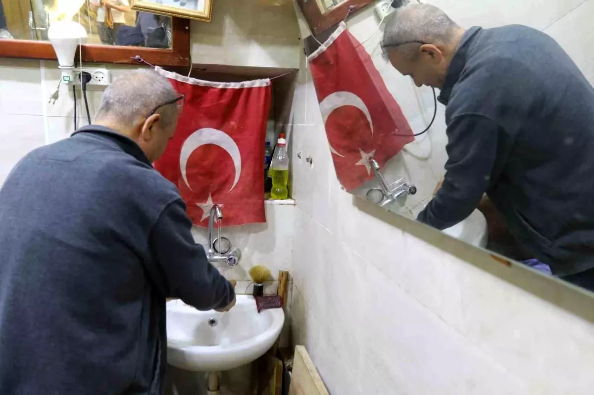 El Halil’de Türk Bayraklarıyla Miras Koruma Mücadelesi