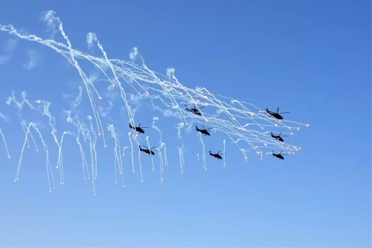 Fenglei Akrobasi Ekibi Tianjin’de Gösteri Yaptı