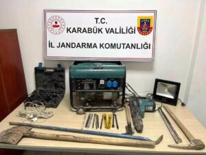 karabukte kacak kazi yapan 4 kisi sucustu yakalandi 35vWEFA3.jpg