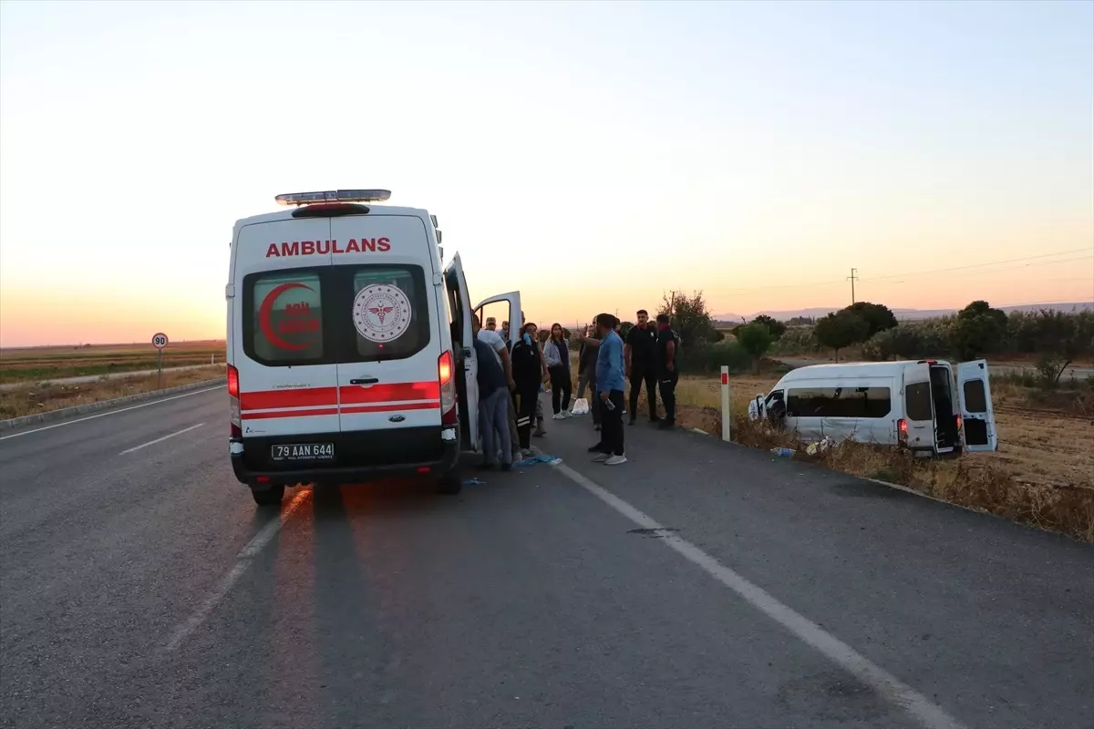 Kilis’te Minibüs-Otomobil Kazası: 12 Yaralı