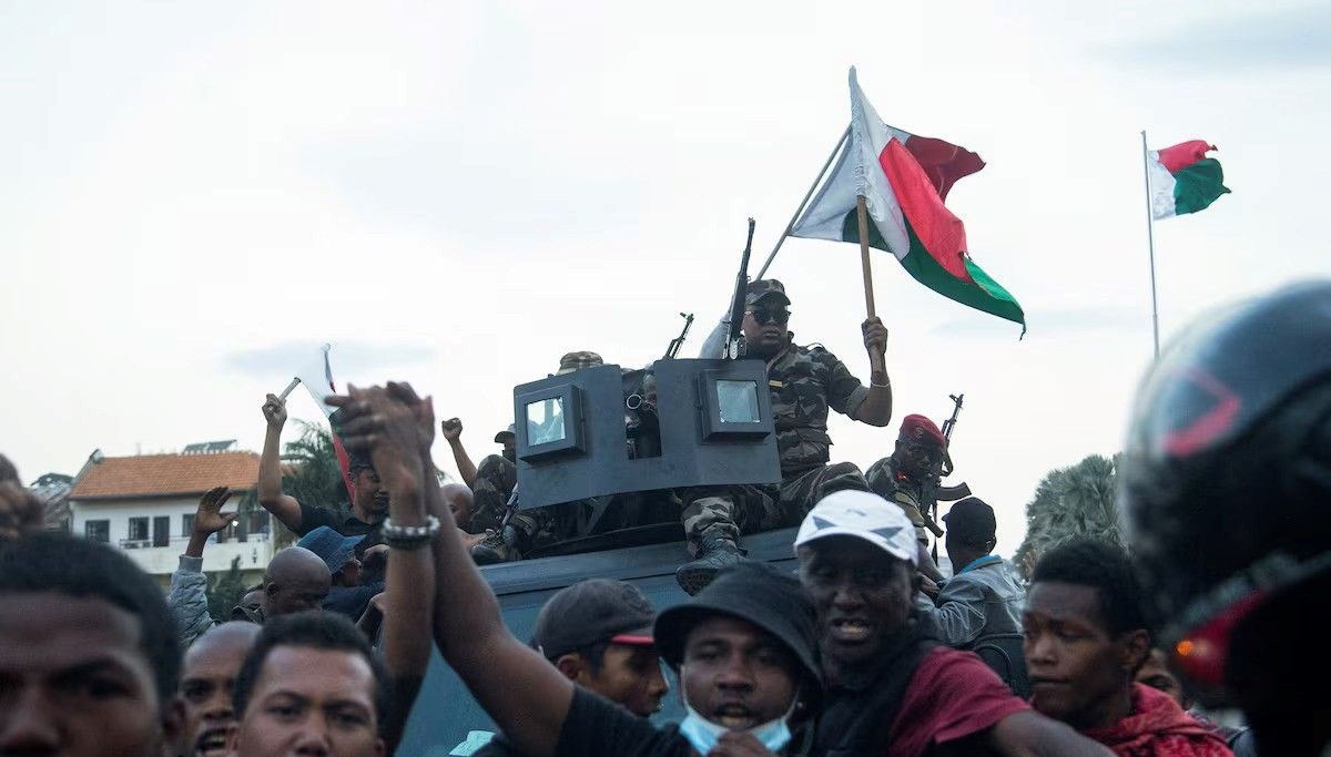 madagaskarda ordu bolundu cumhurbaskanina karsi darbe girisimi iddiasi J3n1j5td.jpg