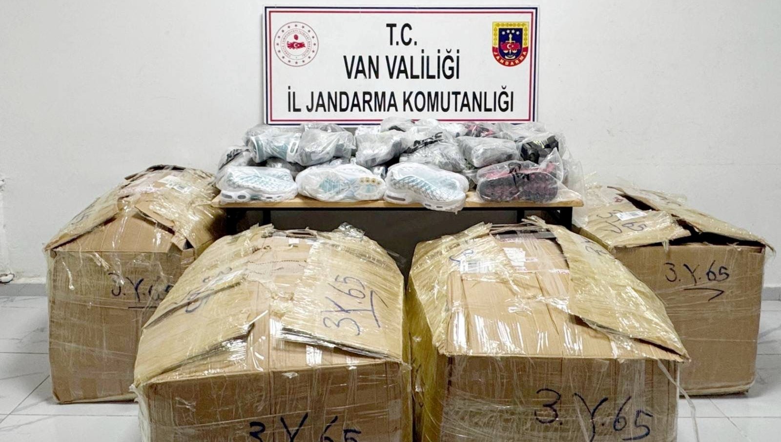 piyasa degeri 1 milyon 235 bin liravanda gumruk kacagi operasyonu gDG77iAt.jpg