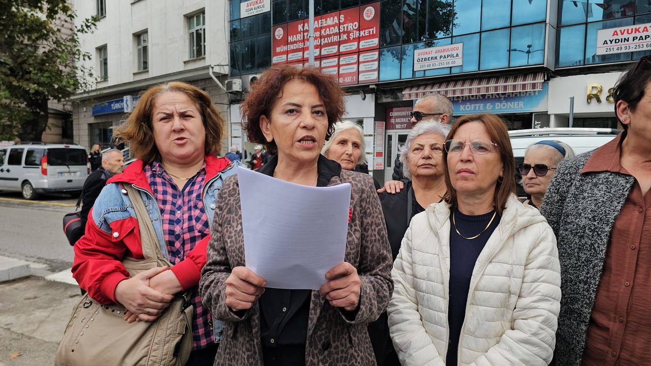 Zonguldak CHP Merkez İlçe Kadın Kolları yöneticisi ve üyesi 10 kadın görevlerinden istifa etti
