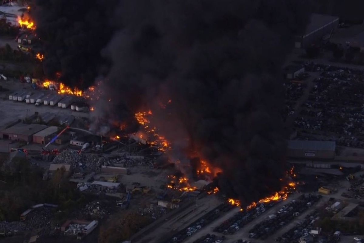 abdde kargo sirketi upsye ait ucak dustu ardindan patlama meydana geldi ZacaRrSW.jpg