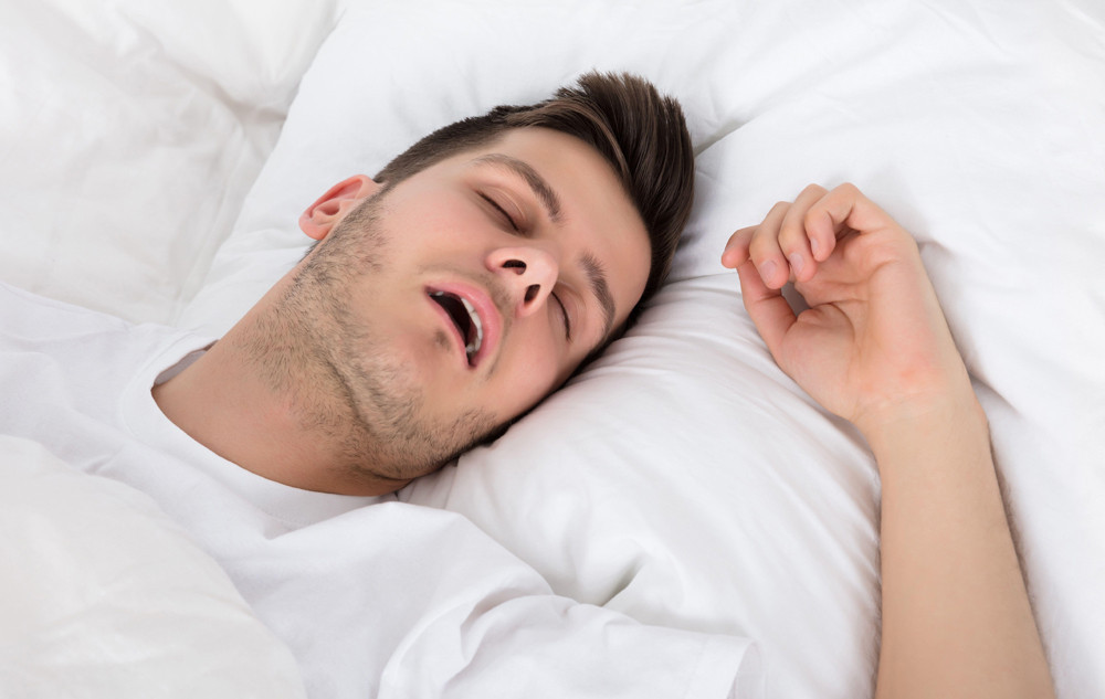 Çoğu insanda var ama önemsenmiyor… Uyku apnesi, beyinde mikrokanamalara neden olabilir