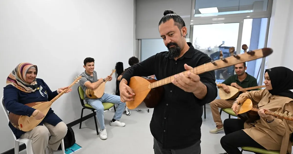 mersinde ucretsiz enstruman kurslarina yogun ilgi A9IThYZ7.webp
