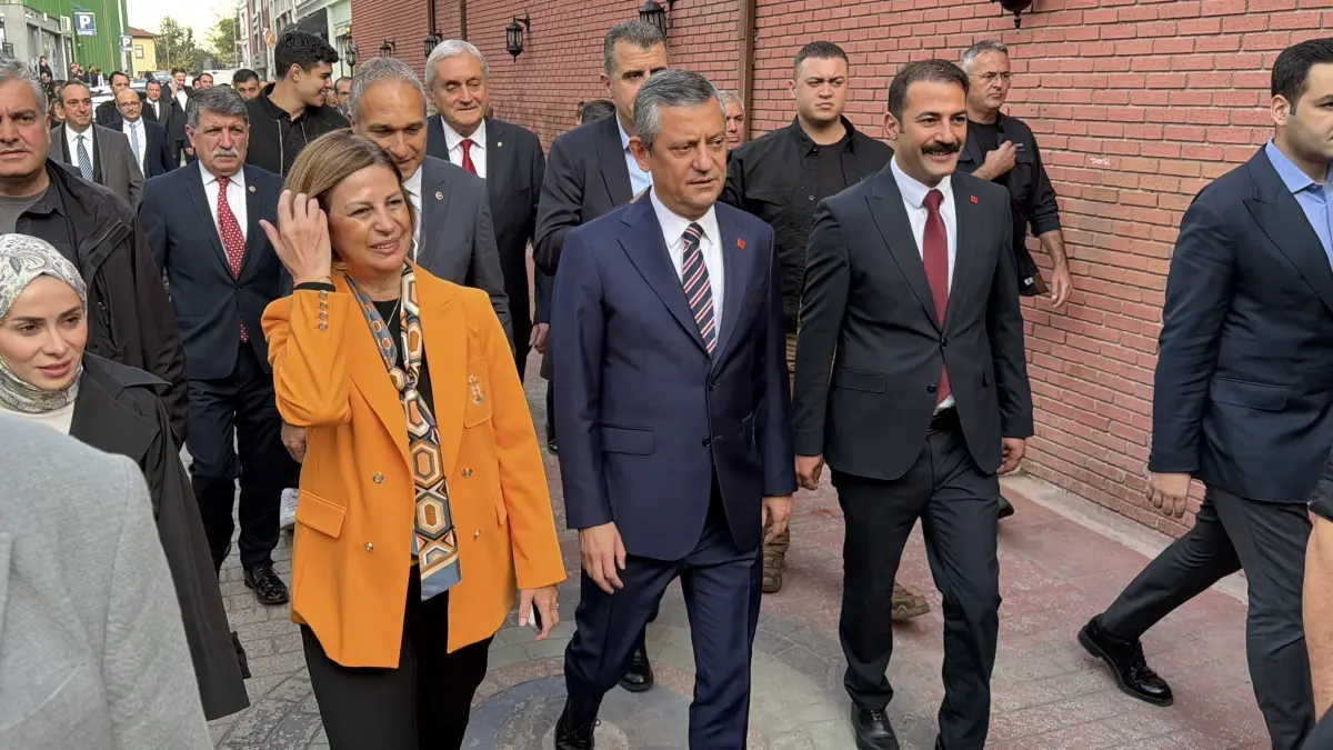 ozgur ozelden genclere yok aciklamasi UNAY8vvb.jpg