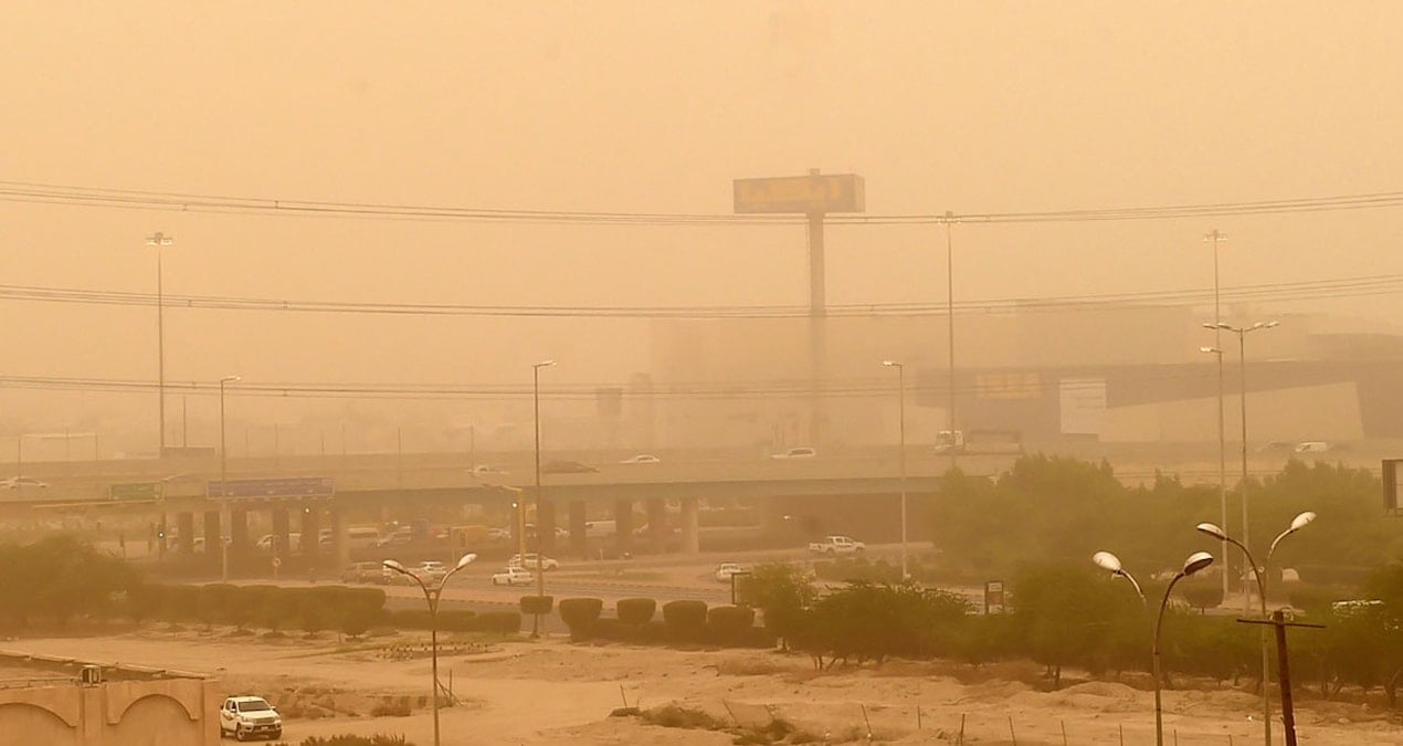 Dünyanın en sıcak şehrinde birer birer gökten düşüyorlar