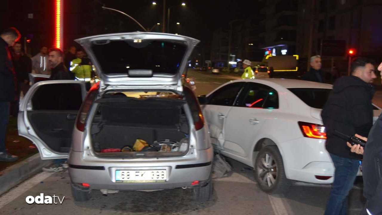 ‘Dur’ ihtarına uymadı, Emniyet Müdürü Yardımcısının aracına çarptı