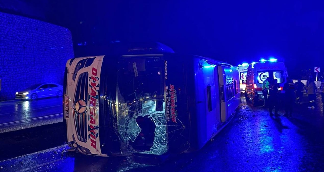 Osmaniye’de yolcu otobüsü devrildi! Yaralılar var