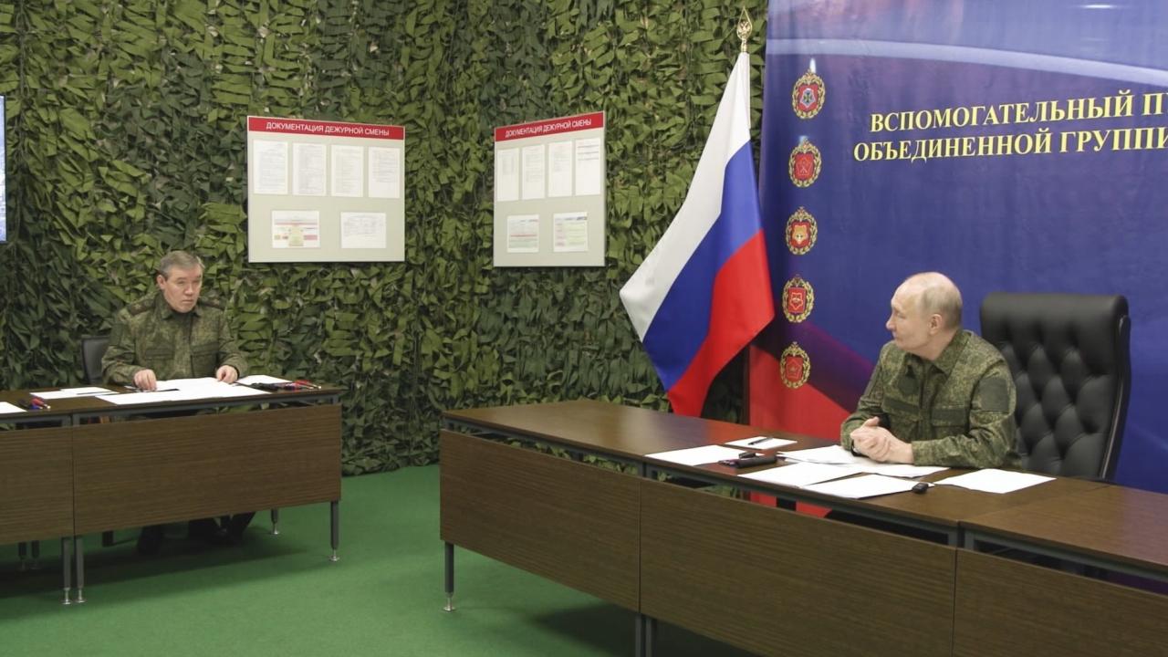 Rusya kritik şehri ele geçirip bayrak çekti